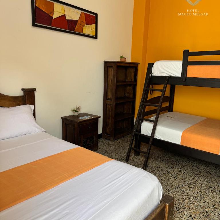 HOTEL MACEO MELGAR - Family Room - 3