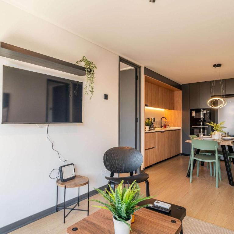  - Room #1714034701 - 21