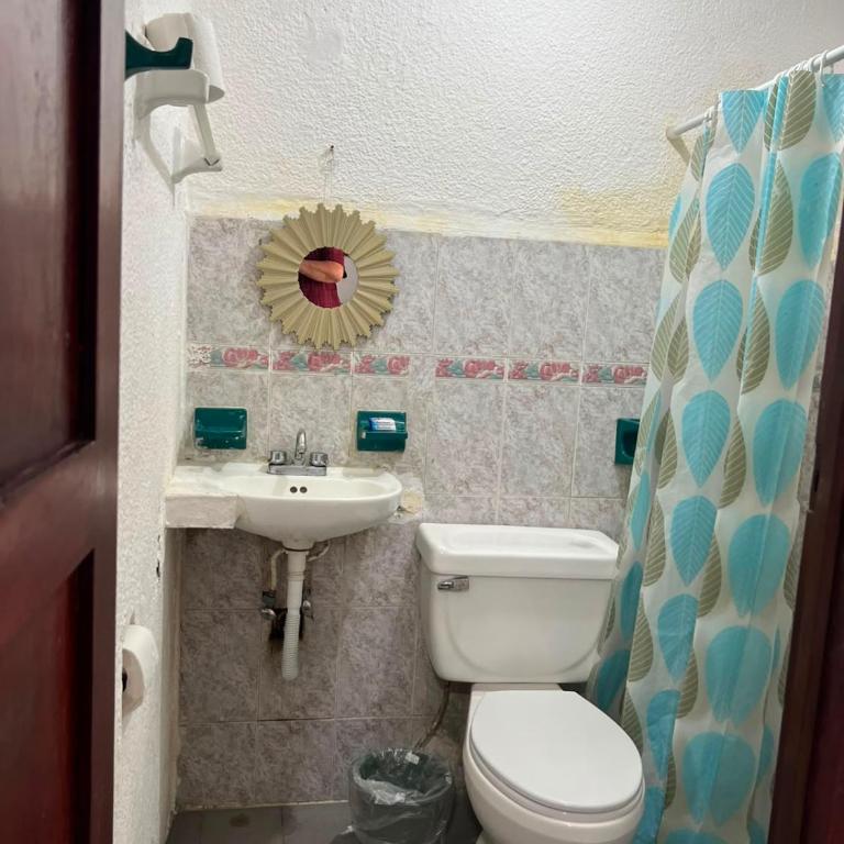 Casa de huespedes LOS SANTOS - Habitación Doble Económica - 2 camas - 11
