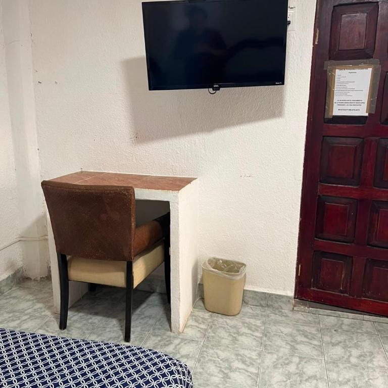 Casa de huespedes LOS SANTOS - Habitación Doble Económica - 2 camas - 12
