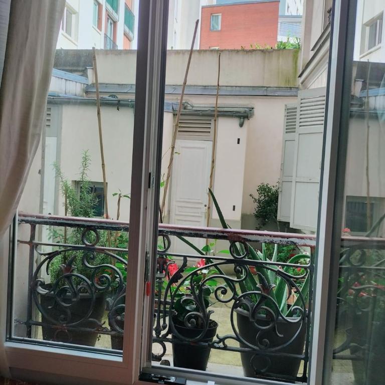  - Room #1714037601 - 3
