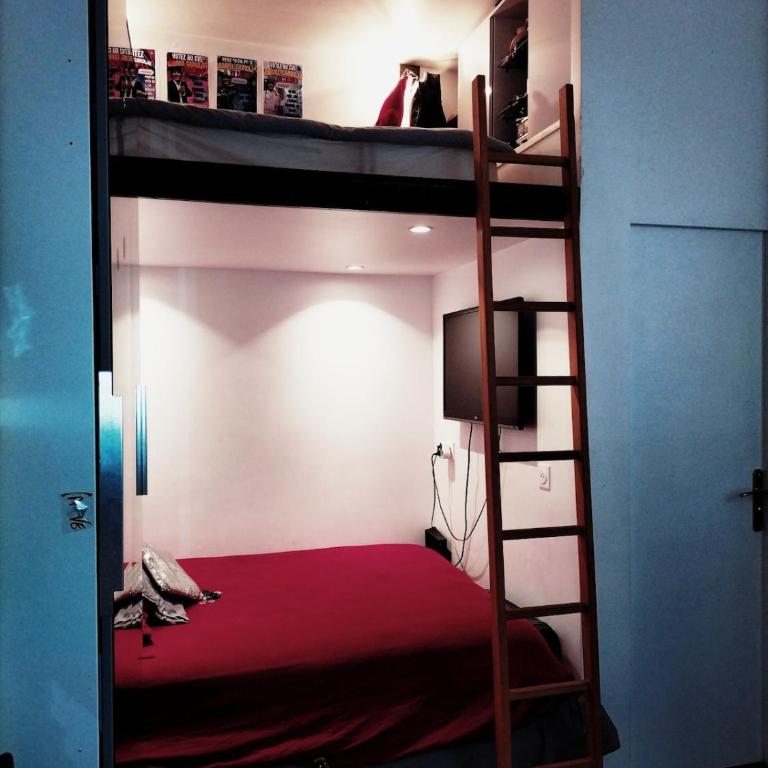  - Room #1714037601 - 10