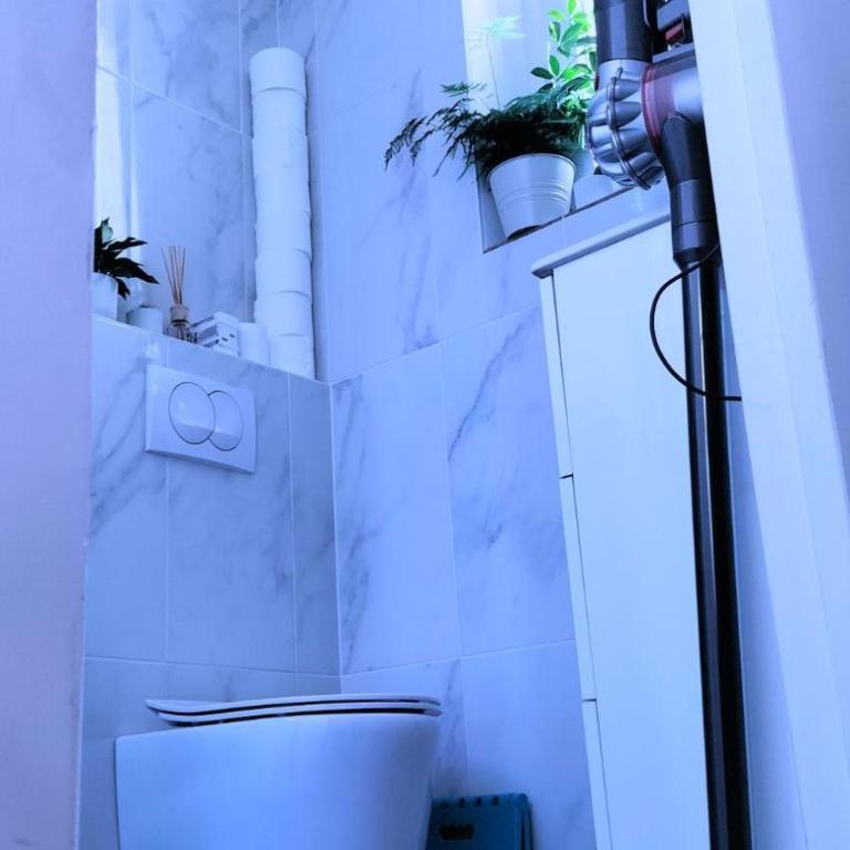  - Room #1714037601 - 12