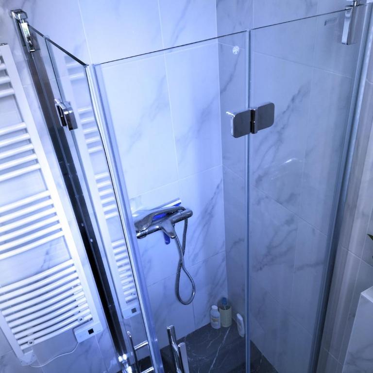  - Room #1714037601 - 14