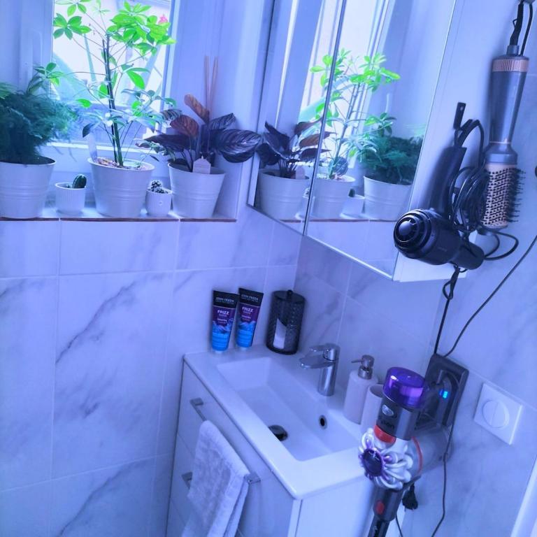  - Room #1714037601 - 17