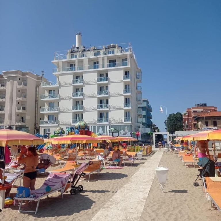 Risveglio sul Mare - Two-Room Apartment Facing the Beach - Appartamento con 1 Camera da Letto, Balcone e Vista Mare - 1