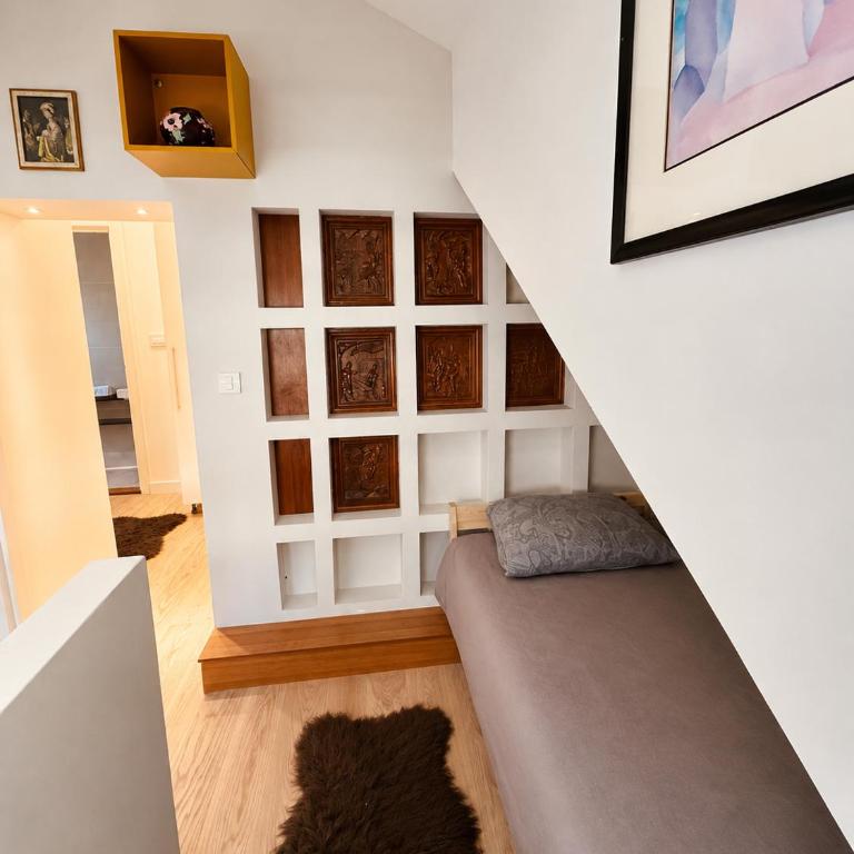 - Room #1714049301 - 6