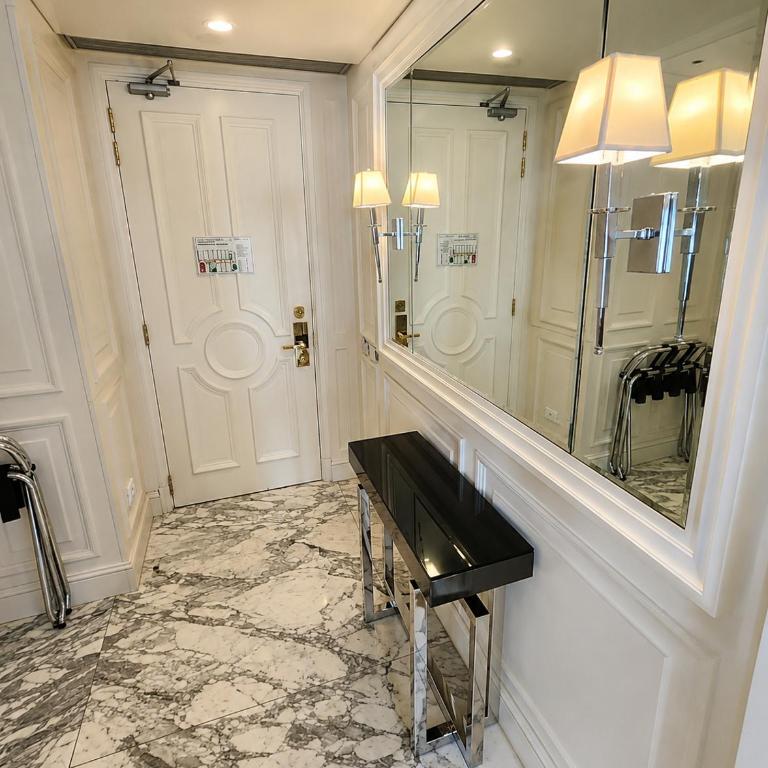  - Room #1714054401 - 3
