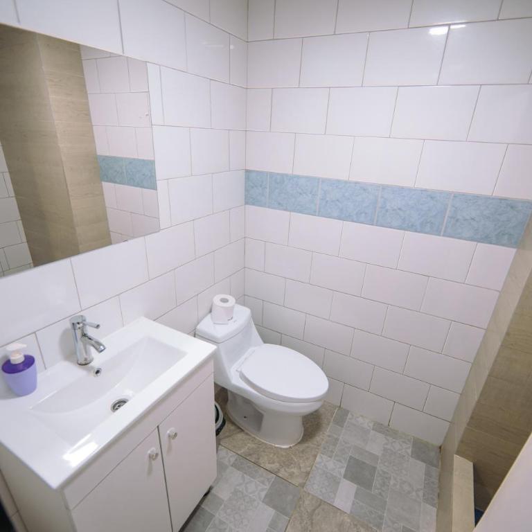 LOF Hostal - Habitación Doble con baño privado - 2 camas - 7