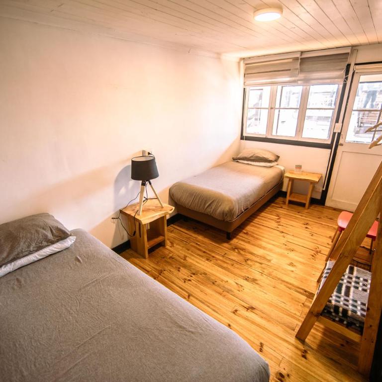 LOF Hostal - Habitación Doble con baño privado - 2 camas - 6