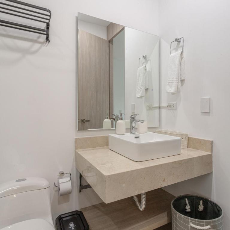  - Room #1714064801 - 34