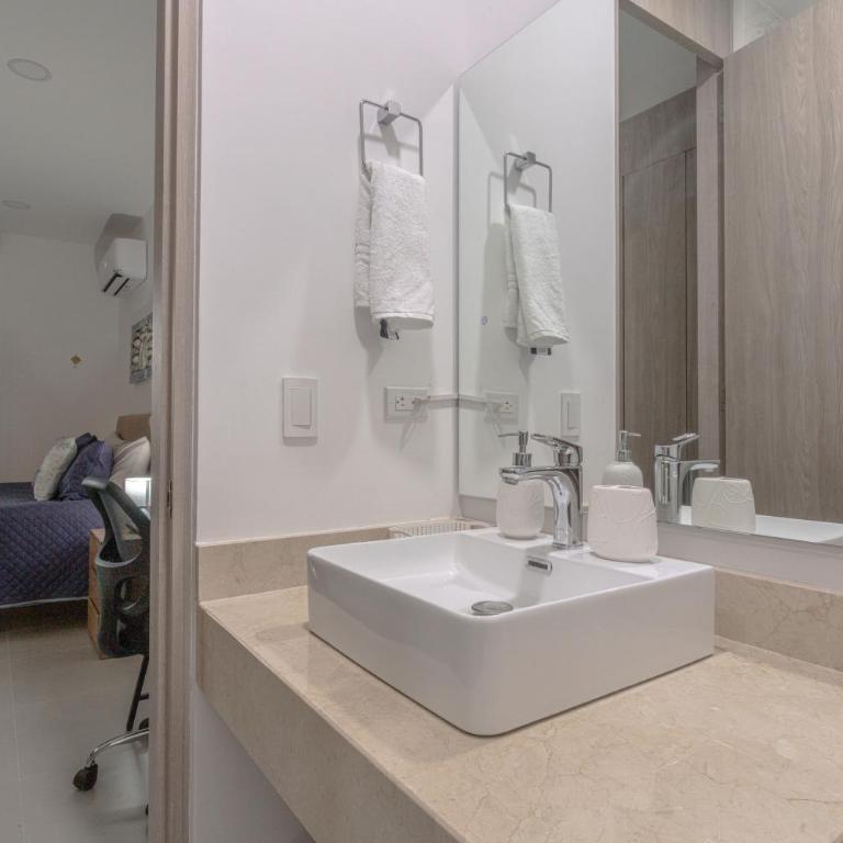  - Room #1714064801 - 12