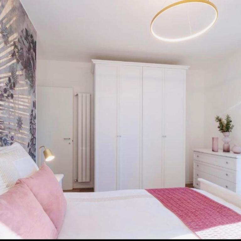 Lora diamond Suite 3, free private parking, self check in, air conditioner - One-Bedroom Apartment - 7