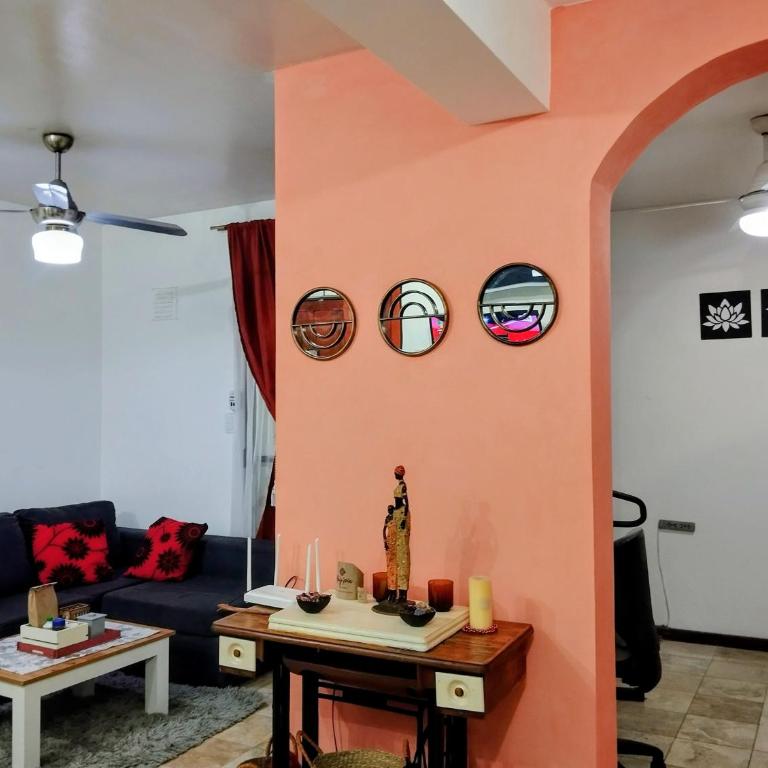Depto cómodo por Av Libertador - Two-Bedroom Apartment with Balcony - 9