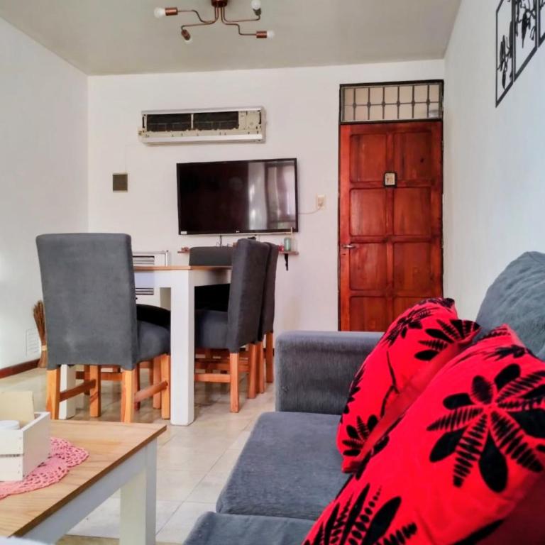 Depto cómodo por Av Libertador - Two-Bedroom Apartment with Balcony - 4