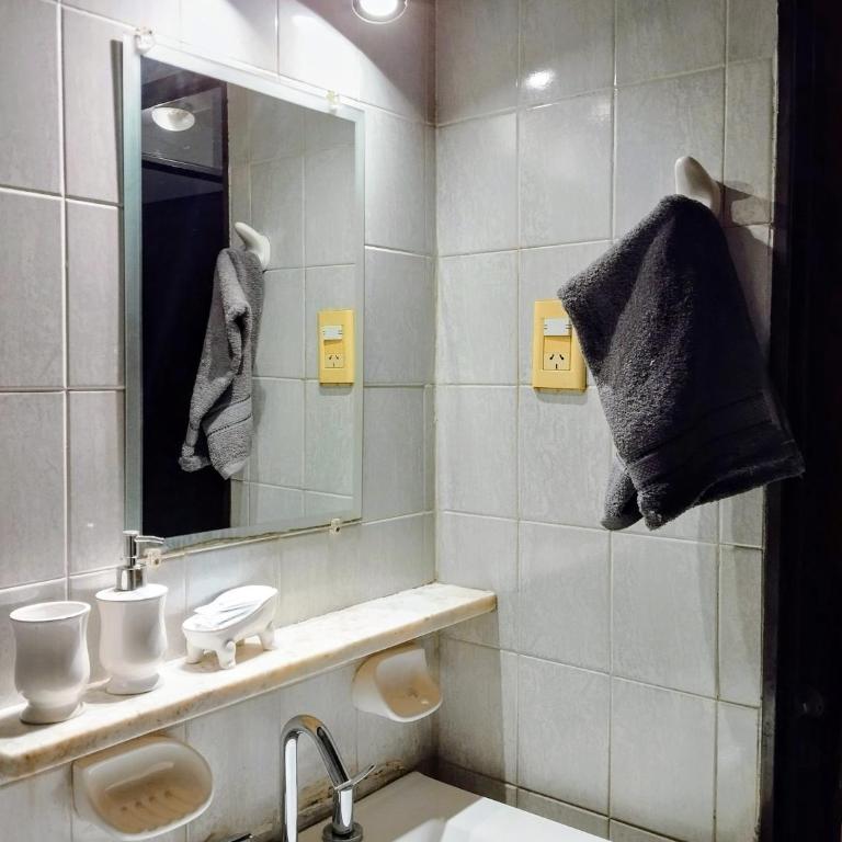 Depto cómodo por Av Libertador - Two-Bedroom Apartment with Balcony - 33