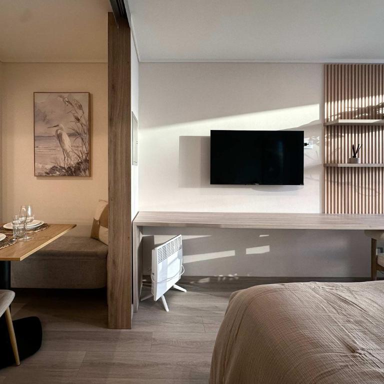  - Room #1714100601 - 11