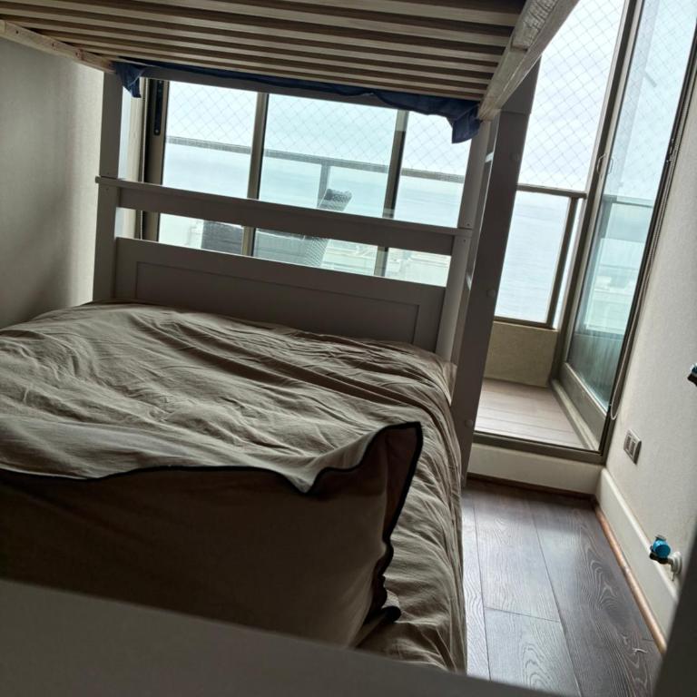 Hermoso departamento en Costa de Montemar, Concón -las piscinas sólo se pueden usar en arriendos sobre 15 días - Two-Bedroom Apartment with Terrace and Sea View - 48