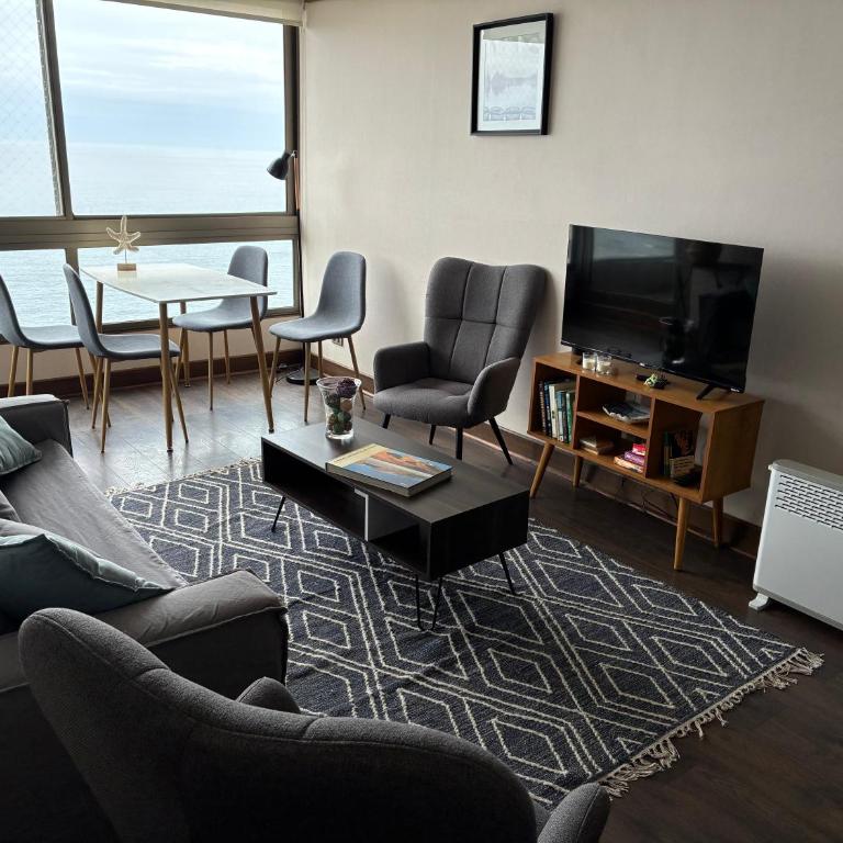Hermoso departamento en Costa de Montemar, Concón -las piscinas sólo se pueden usar en arriendos sobre 15 días - Two-Bedroom Apartment with Terrace and Sea View - 49