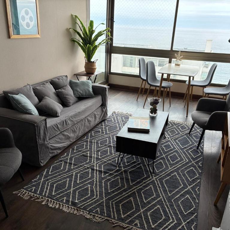 Hermoso departamento en Costa de Montemar, Concón -las piscinas sólo se pueden usar en arriendos sobre 15 días - Two-Bedroom Apartment with Terrace and Sea View - 34