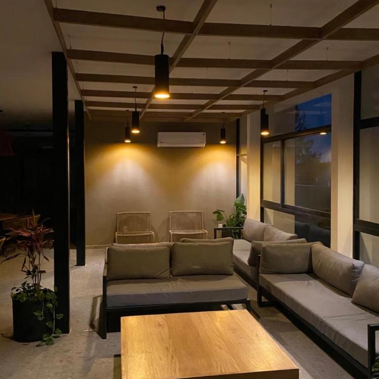  - Room #1714127201 - 29