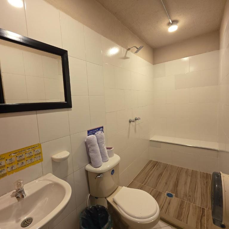 Hotel Metropol Blue - Standard Queen Room - 4