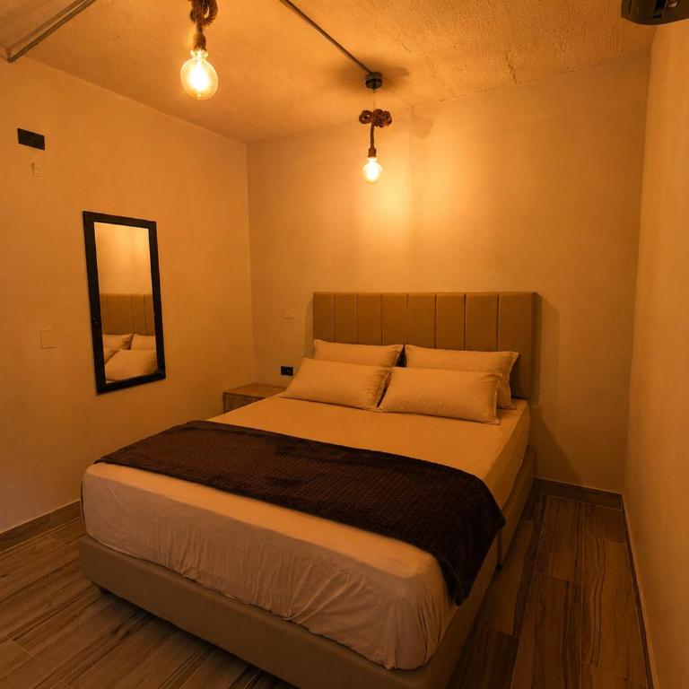 Hotel Metropol Blue - Standard Queen Room - 3