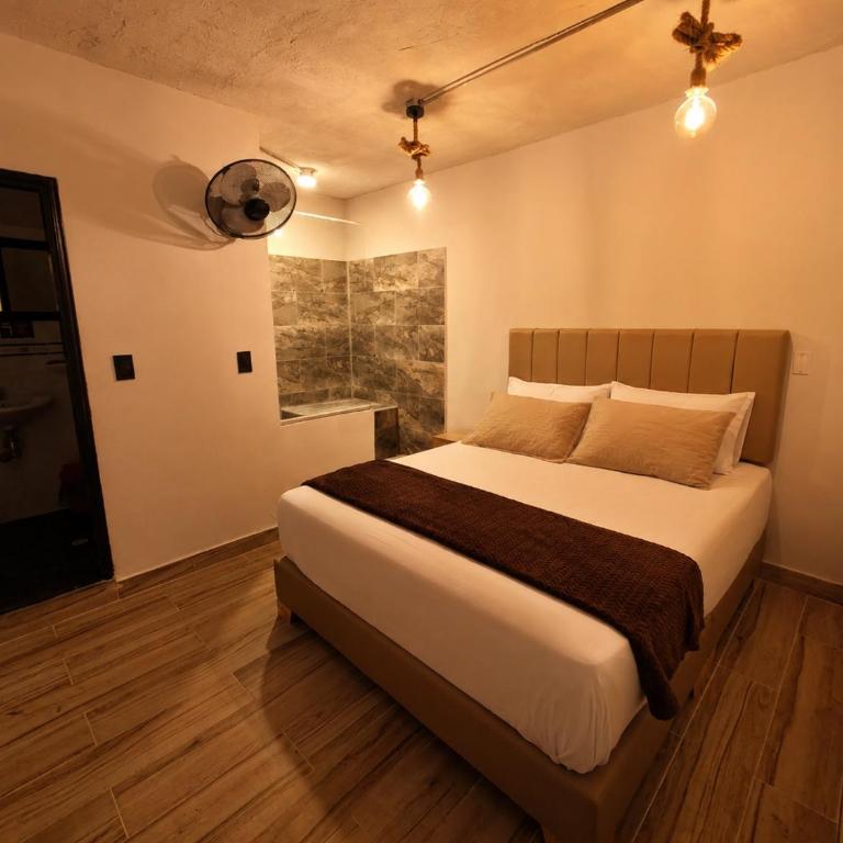 Hotel Metropol Blue - Standard Double Room with Fan - 1