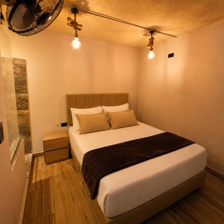 Hotel Metropol Blue - Standard Double Room with Fan - 2