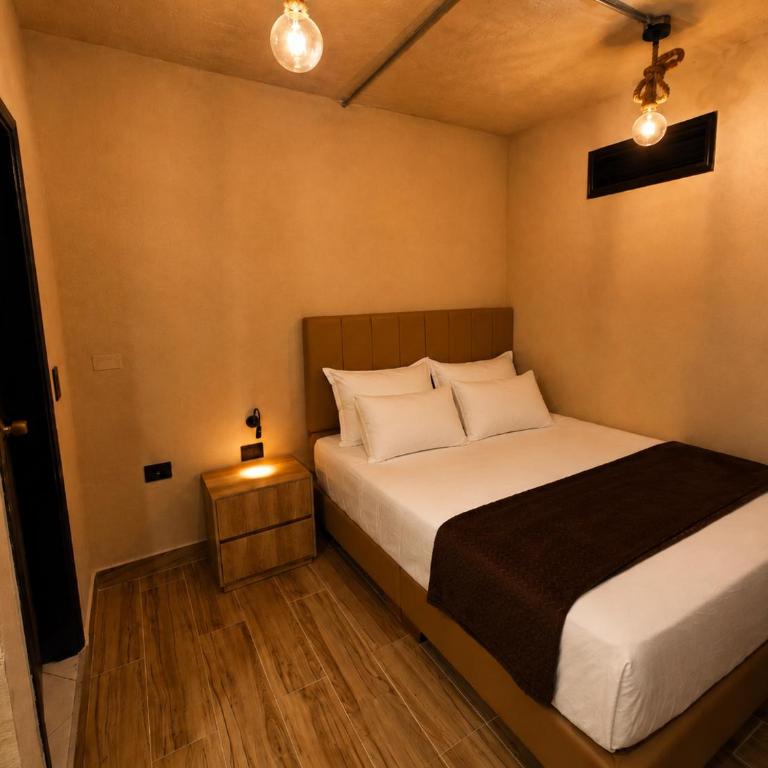 Hotel Metropol Blue - Standard Double Room with Fan - 6
