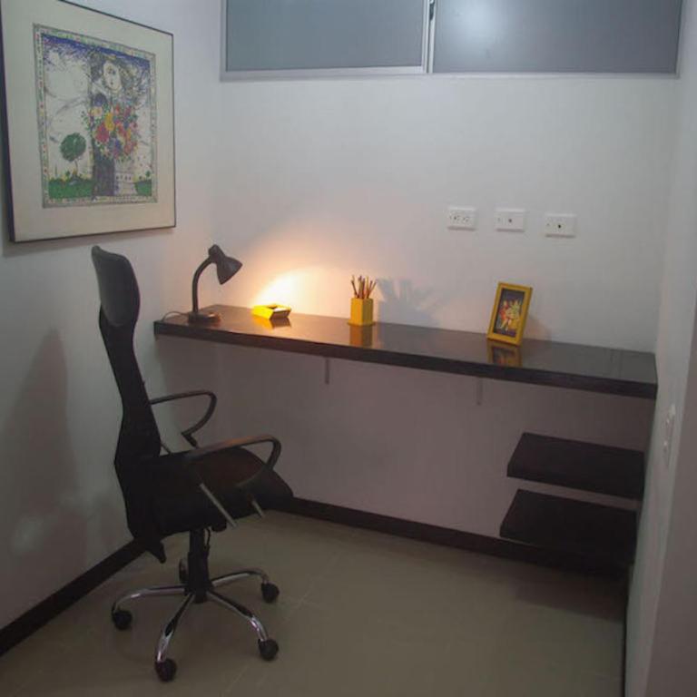 Apt Premium Norte de Cali Vista Piscina y Parking - Two-Bedroom Apartment - 9