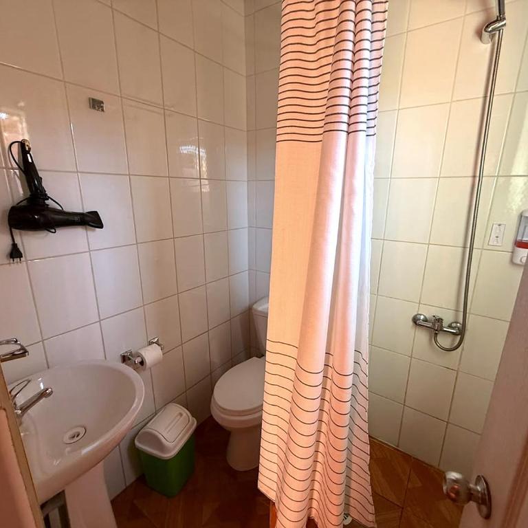 Hostal Nuevo Sol y Viento - Habitación Familiar con baño privado - 5