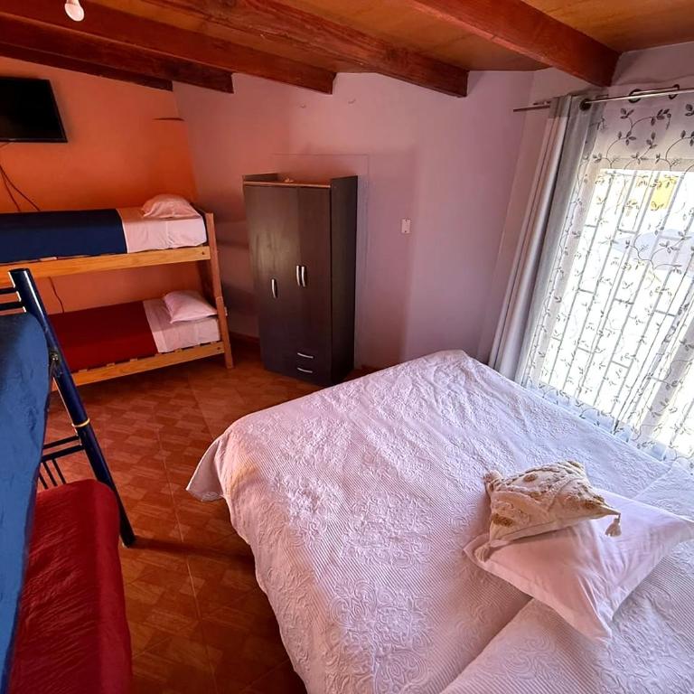 Hostal Nuevo Sol y Viento - Habitación Familiar con baño privado - 3