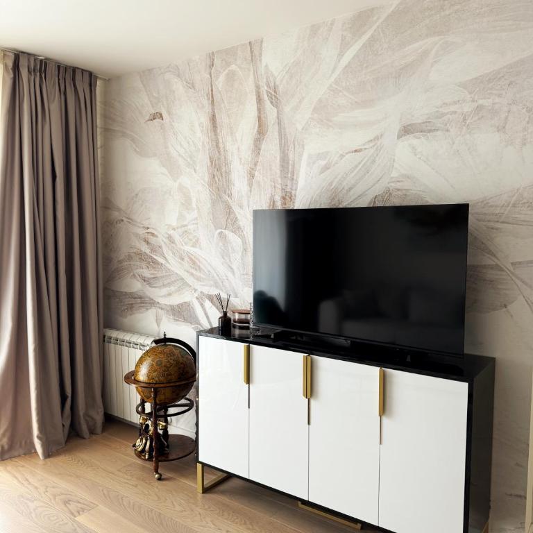  - Room #1714176201 - 9