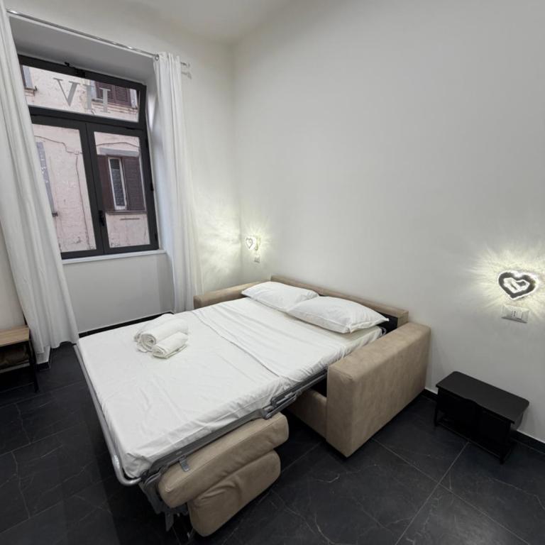 Valentino station 32 - Family Room with Balcony - 11