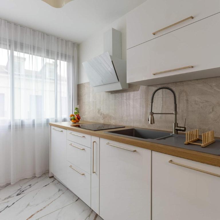 Appartement rénové Lumineux proche de la gare av Charras - Appartement - 2