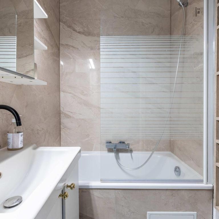 Appartement rénové Lumineux proche de la gare av Charras - Appartement - 25