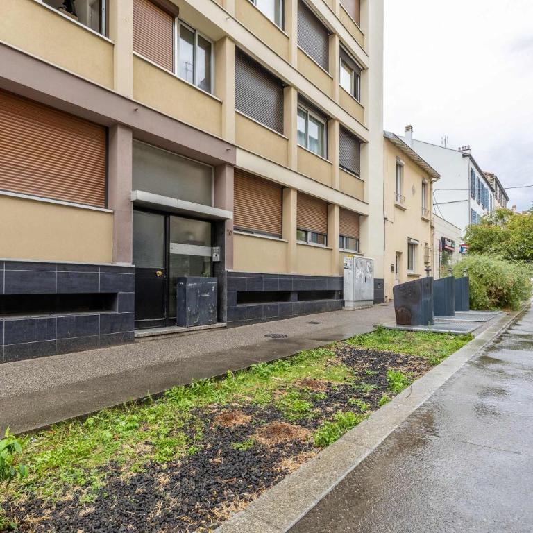 Appartement rénové Lumineux proche de la gare av Charras - Appartement - 42