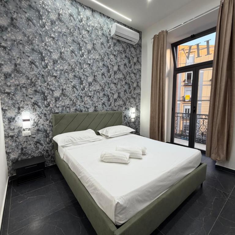 Valentino station 32 - Family Room with Balcony - 2