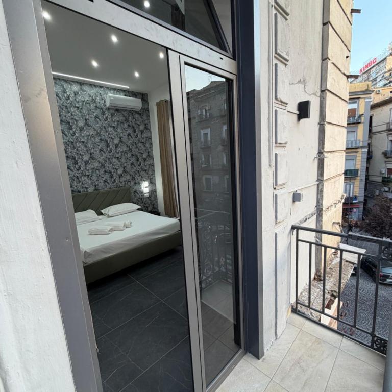 Valentino station 32 - Family Room with Balcony - 13