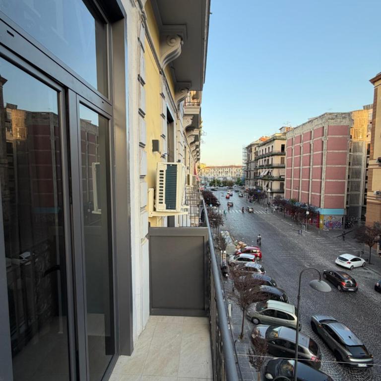 Valentino station 32 - Family Room with Balcony - 14