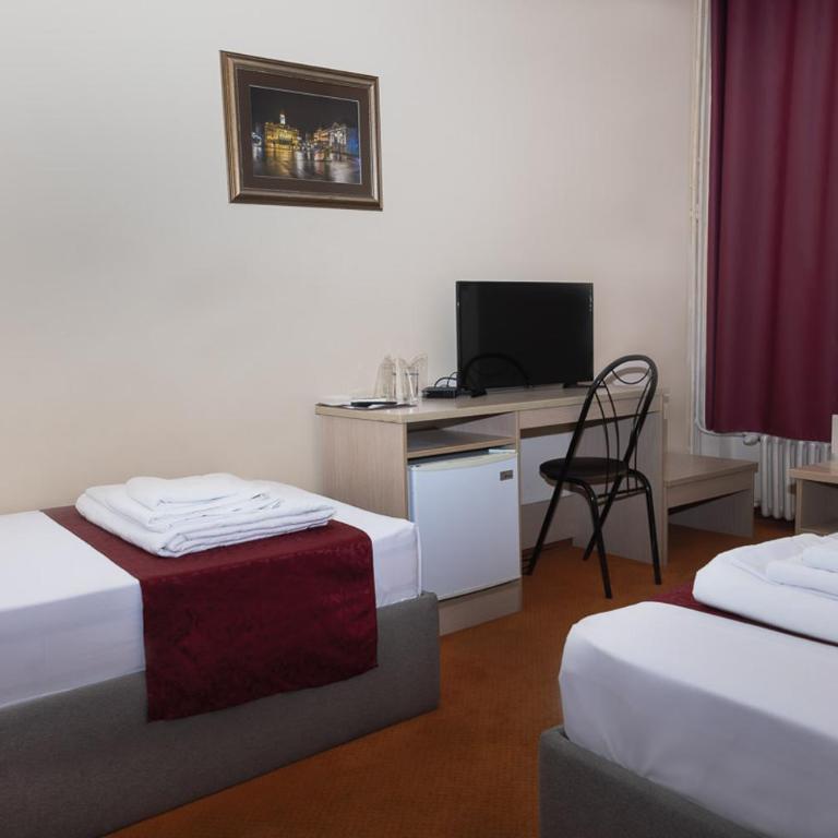 Hotel Vojvodina - Dvokrevetna Soba sa Zasebnim Krevetima - 3