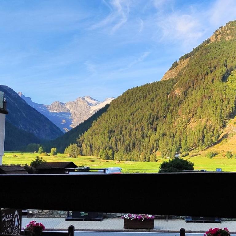 Sant'Orso Cozy Home - Two-Bedroom Apartment with Mountain View - 1
