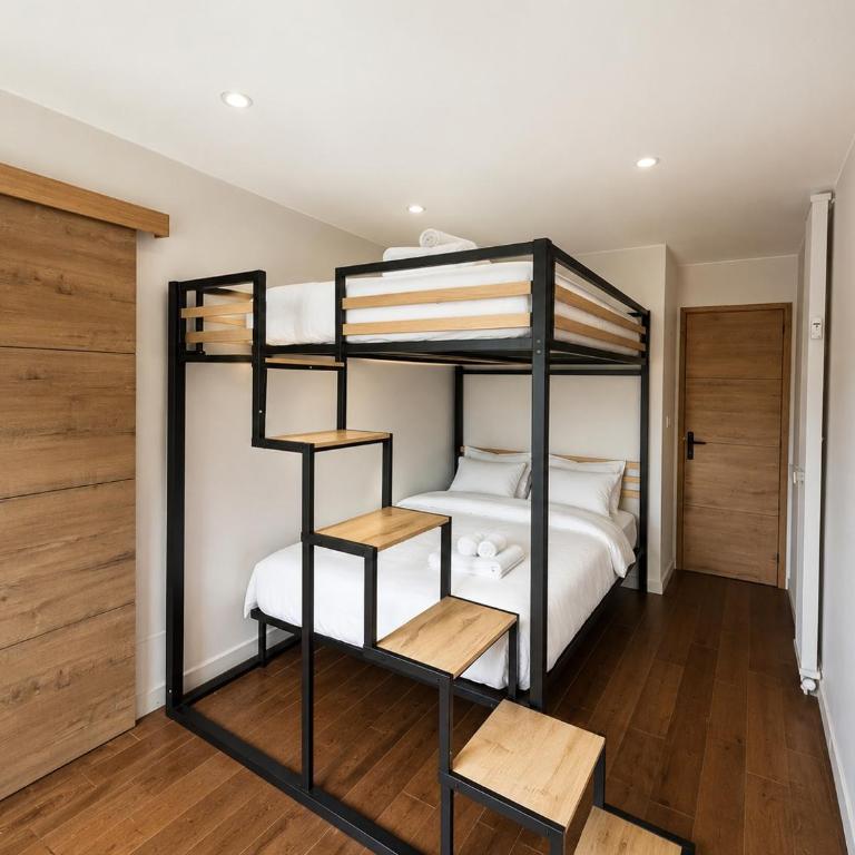 Le Menhir-8pers-Parking-5min des stations - Three-Bedroom Apartment - 14