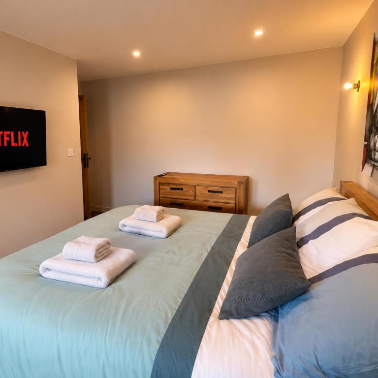 Le Menhir-8pers-Parking-5min des stations - Three-Bedroom Apartment - 16