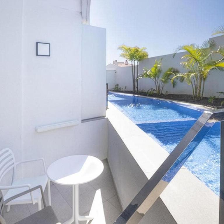 MYND Adeje - Habitación Doble Swim-Up - 3