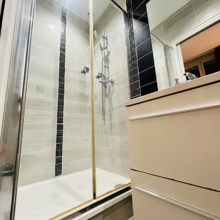 Chic flat in the heart of Marais near Pompidou Centre - Apartamento - 13