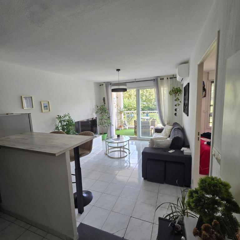 Very well-located apartment in Golfe Juan with a locked garage - Appartement 1 Chambre - 1