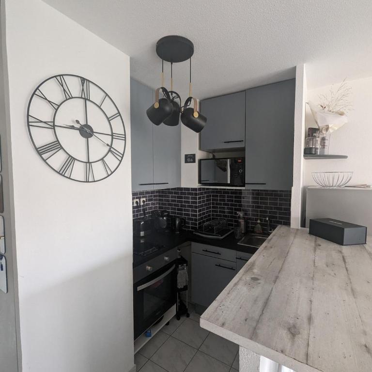 Very well-located apartment in Golfe Juan with a locked garage - Appartement 1 Chambre - 8