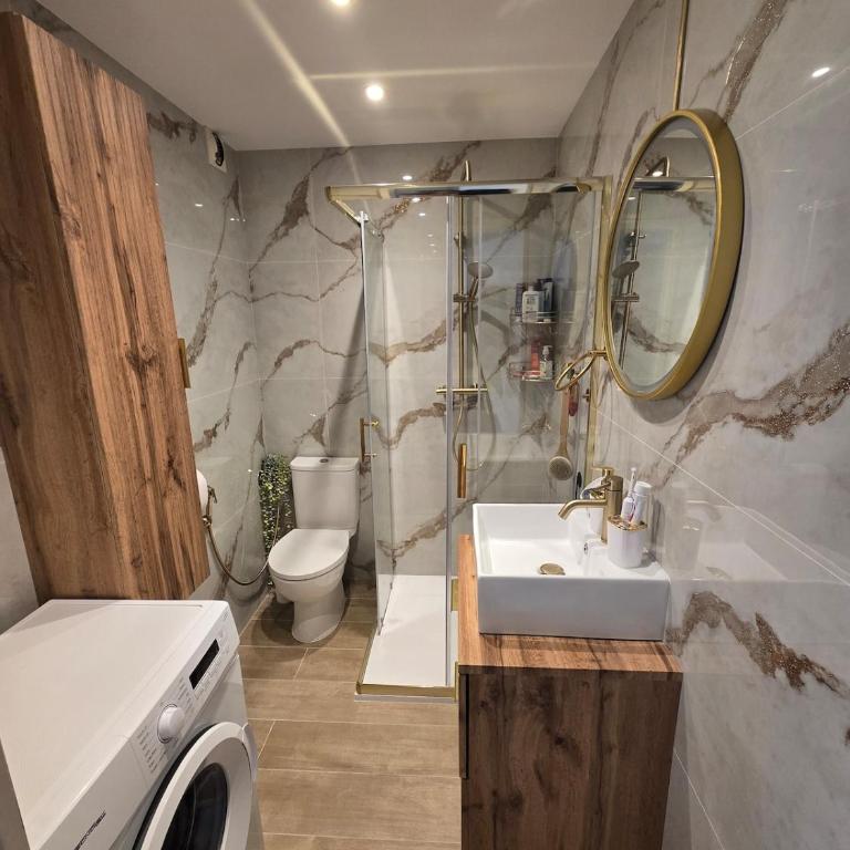 Very well-located apartment in Golfe Juan with a locked garage - Appartement 1 Chambre - 10